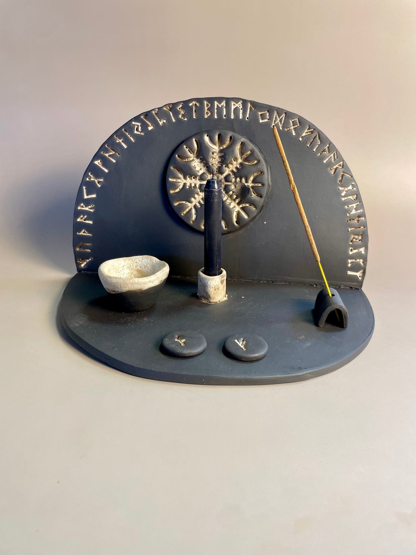 Dark clay Rune Altar