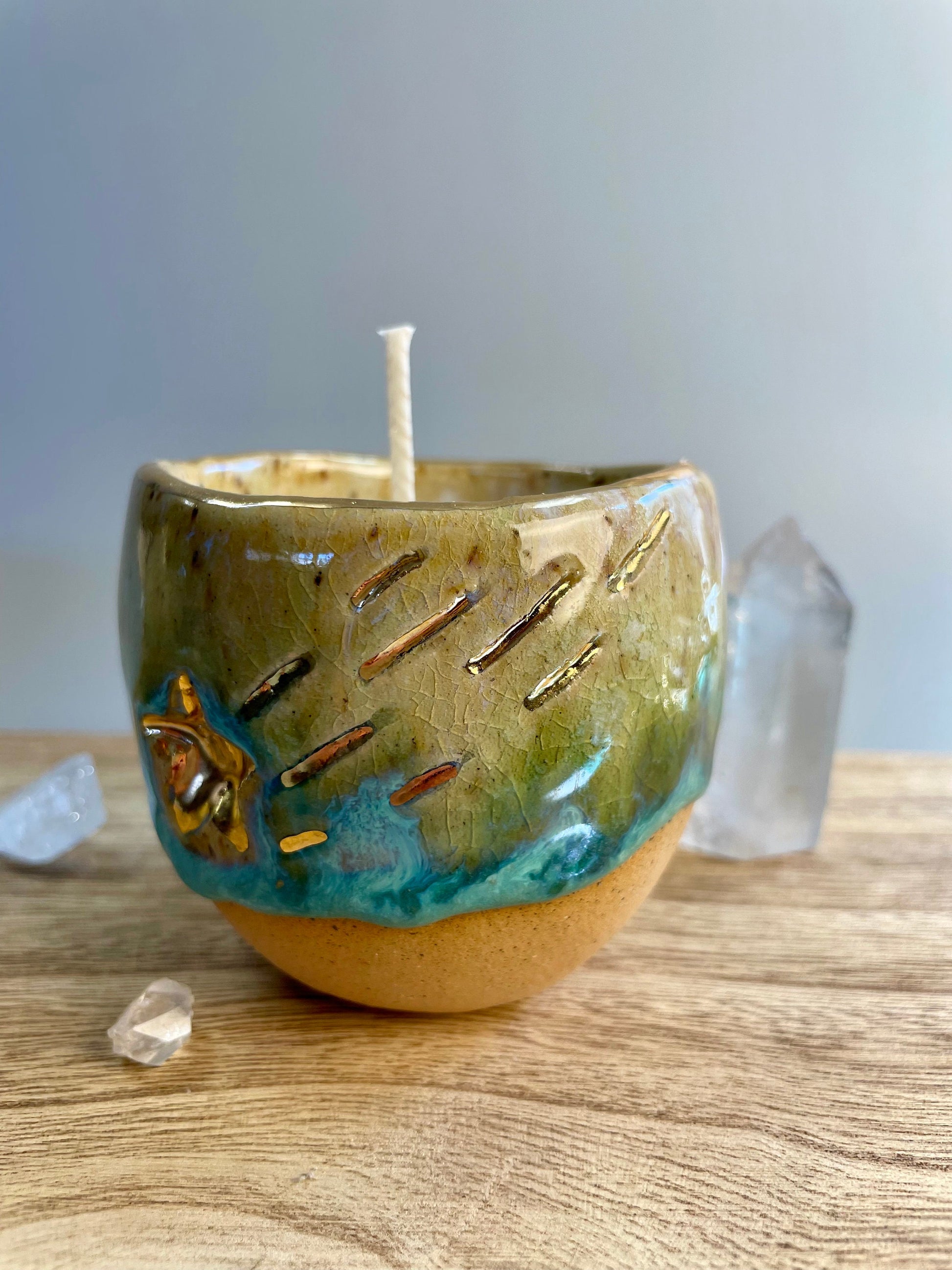 Ceramic shooting star carved candle vessel
