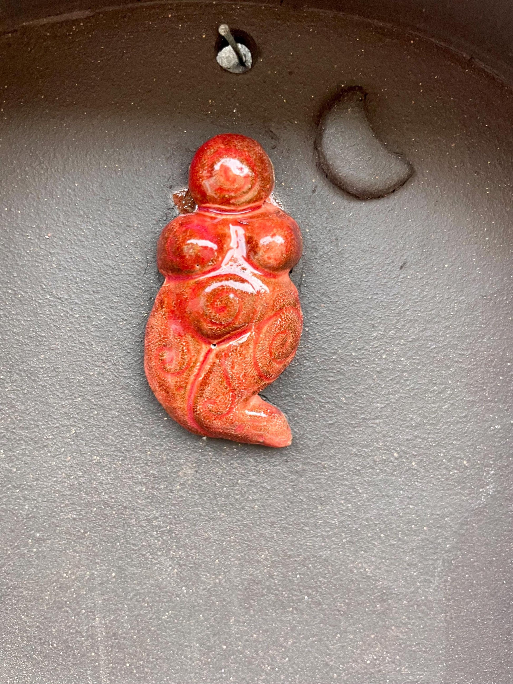 Neolithic-Inspired Clay Altar Shelf – Dark Brown with Red Goddess & Dark Moon