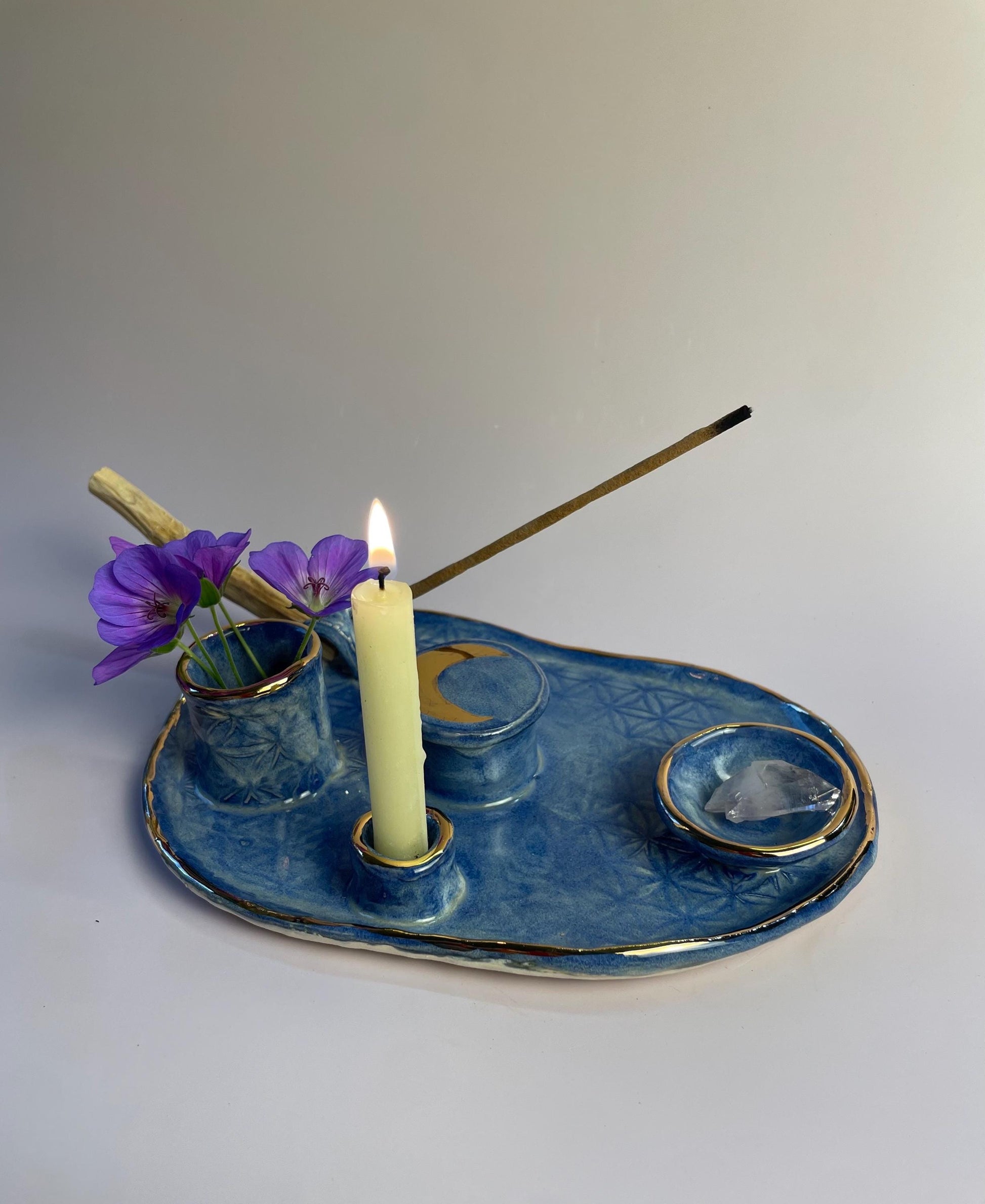 Four-Element Ritual Dish – Blue/Gold Ceramic Altar Bowl with Flower of Life and Crescent Moon