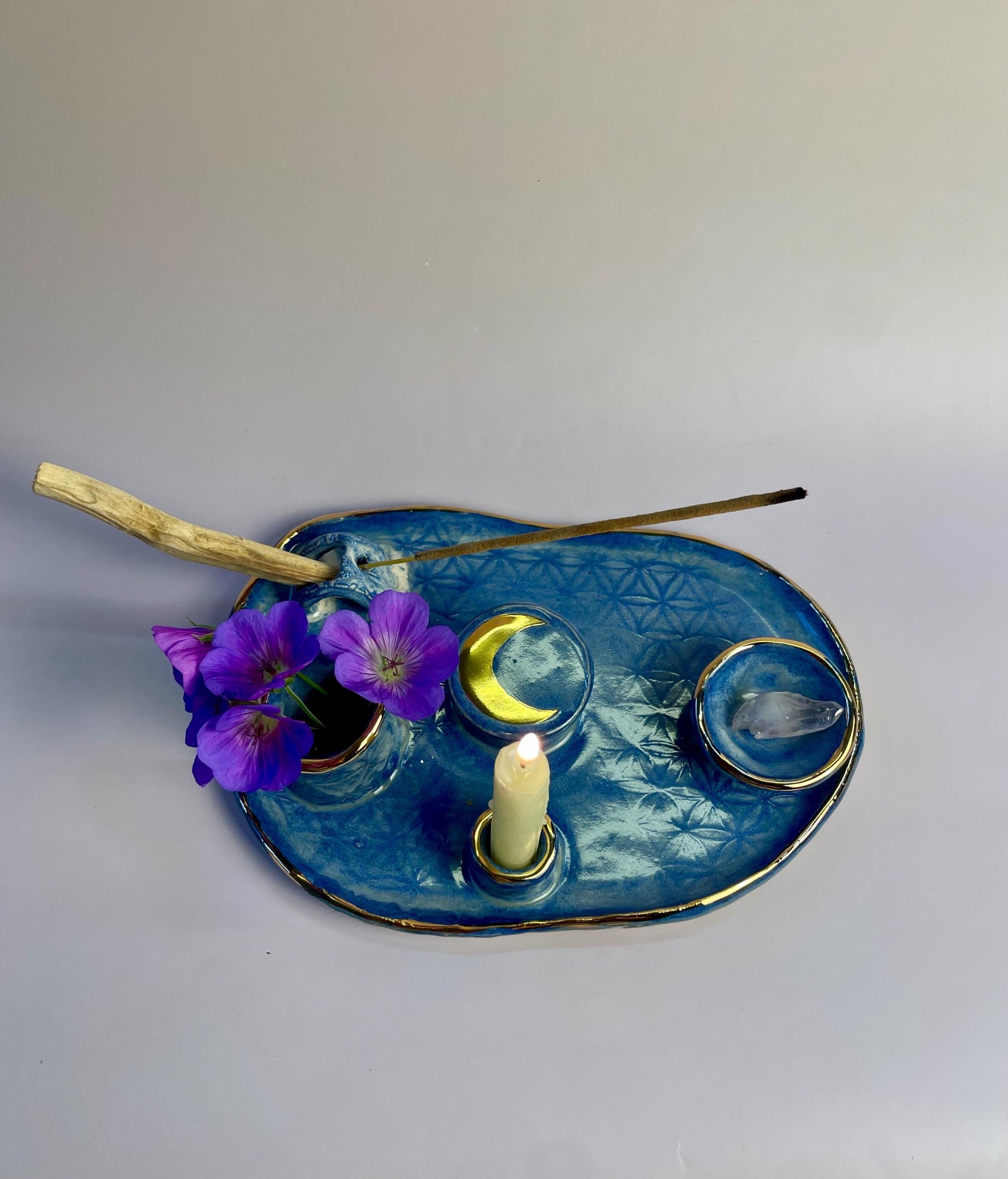 Four-Element Ritual Dish – Blue/Gold Ceramic Altar Bowl with Flower of Life and Crescent Moon