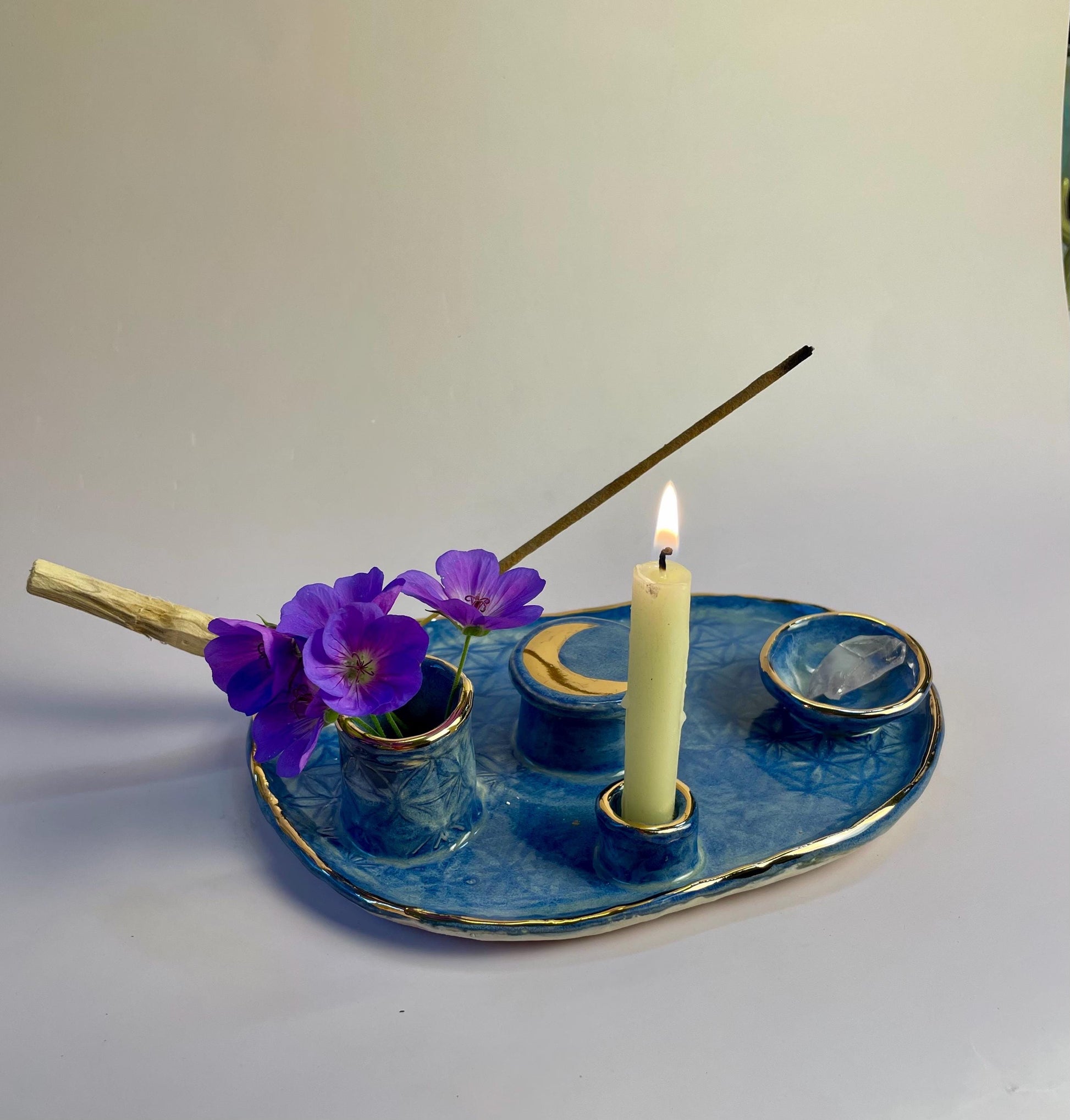 Four-Element Ritual Dish – Blue/Gold Ceramic Altar Bowl with Flower of Life and Crescent Moon