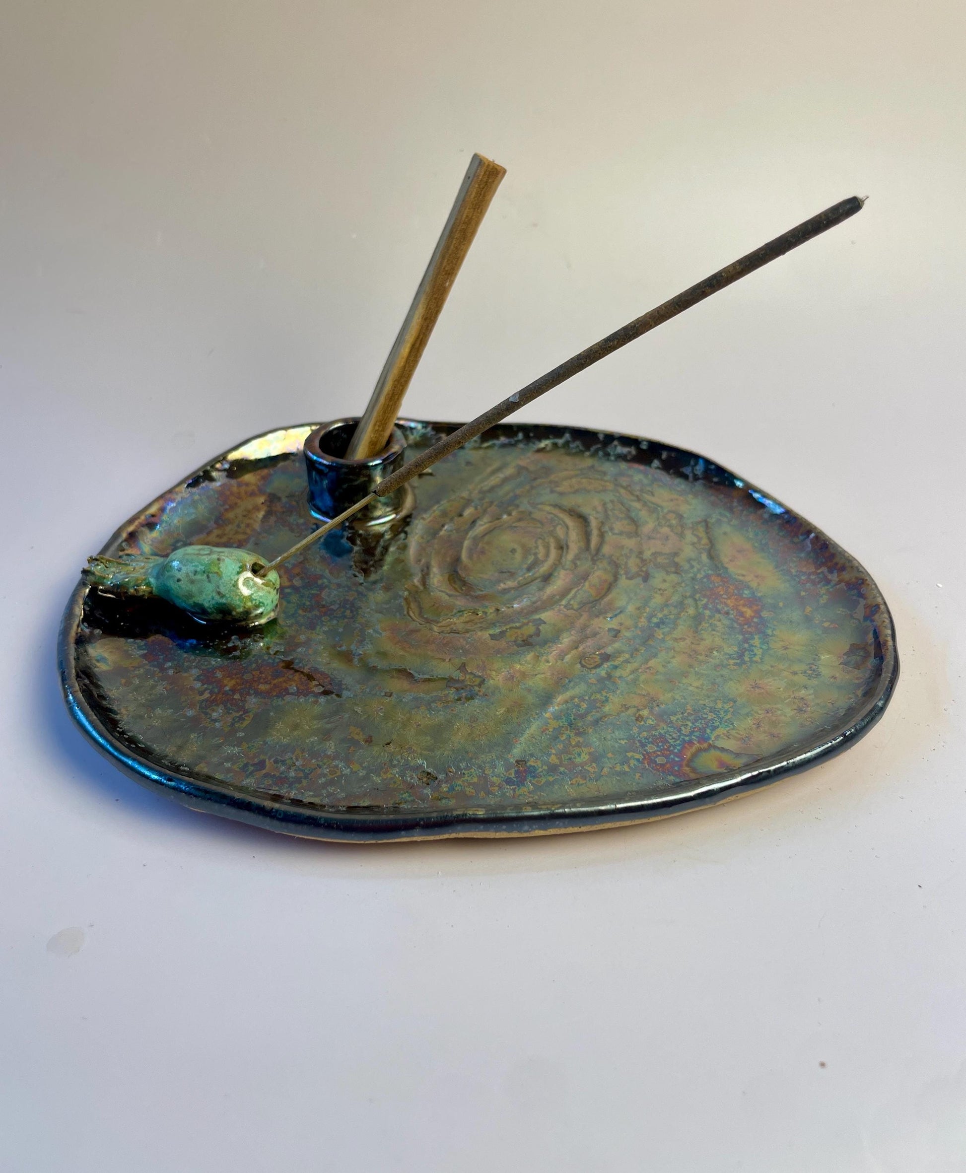 3i Atlas Handmade Ceramic Incense and Palo Santo Hokder Dish – Galaxy Glaze with Green Comet Accent