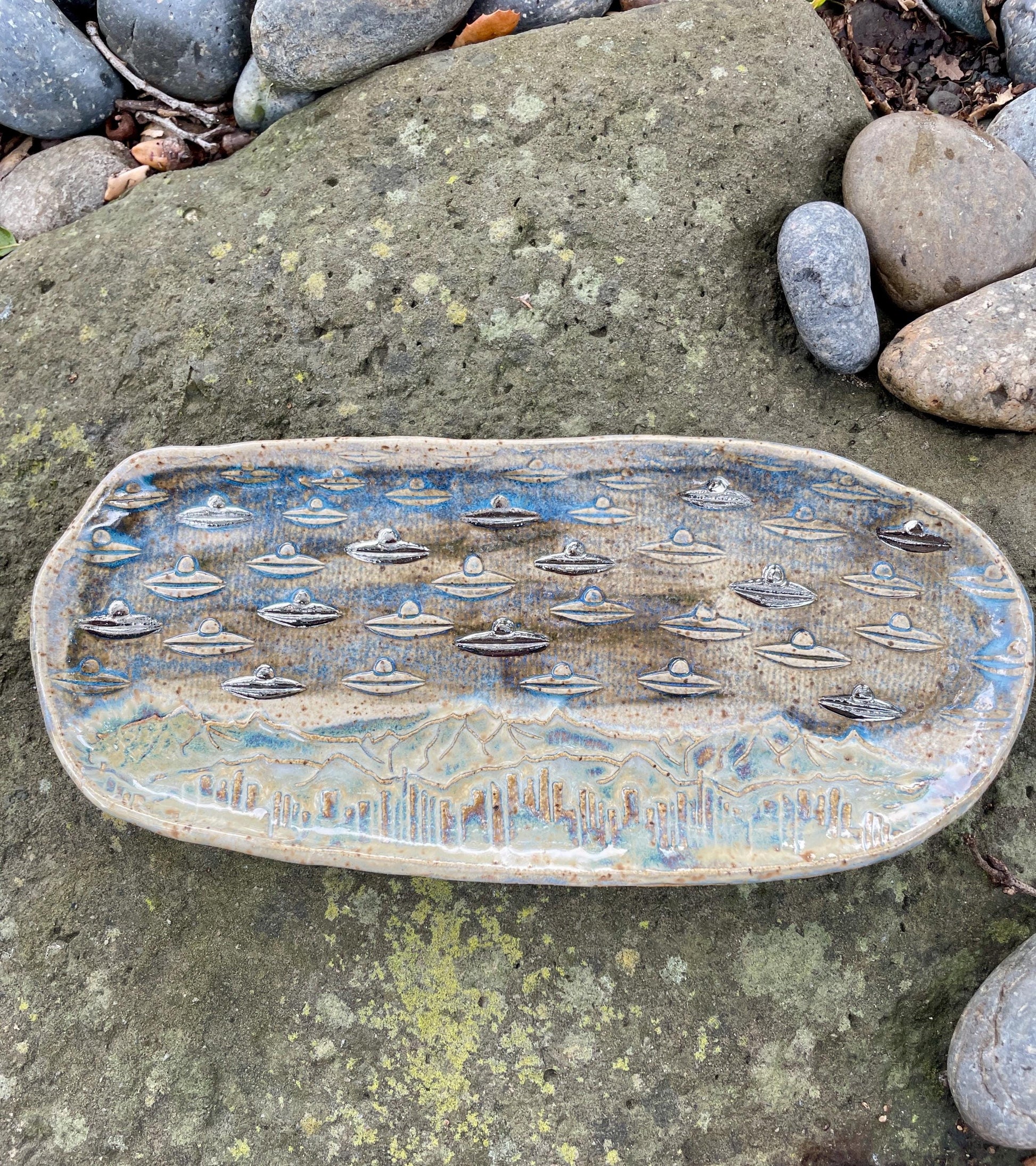 UFO Over the Mountains Ceramic Trinket Dish – Hand-Built Pottery Tray with White Gold Luster | Cosmic Landscape Art | Alien Spaceship Design
