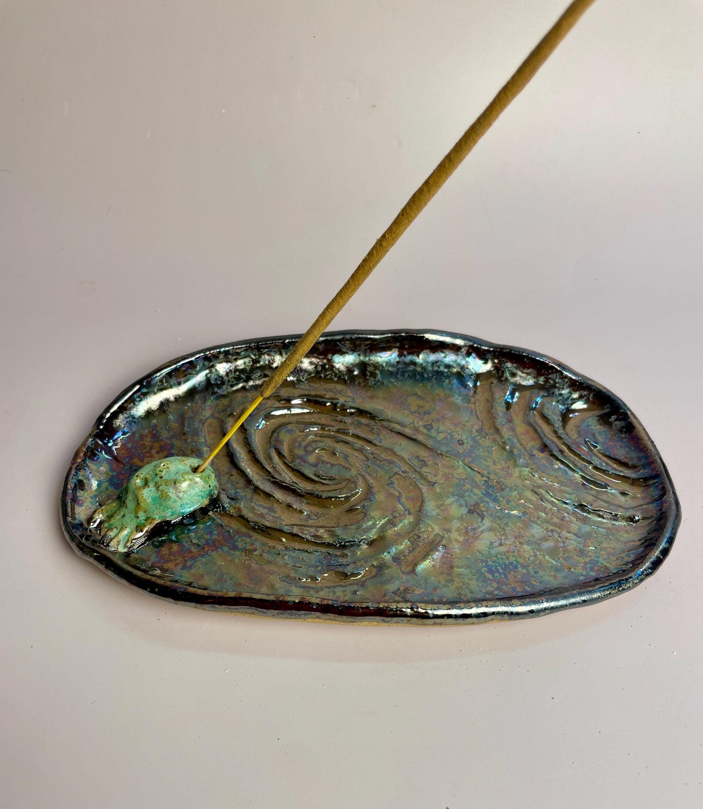 3iAtlas Galaxy Incense Holder — Hand-Formed Cosmic Swirl Dish, Green Comet Sculpture
