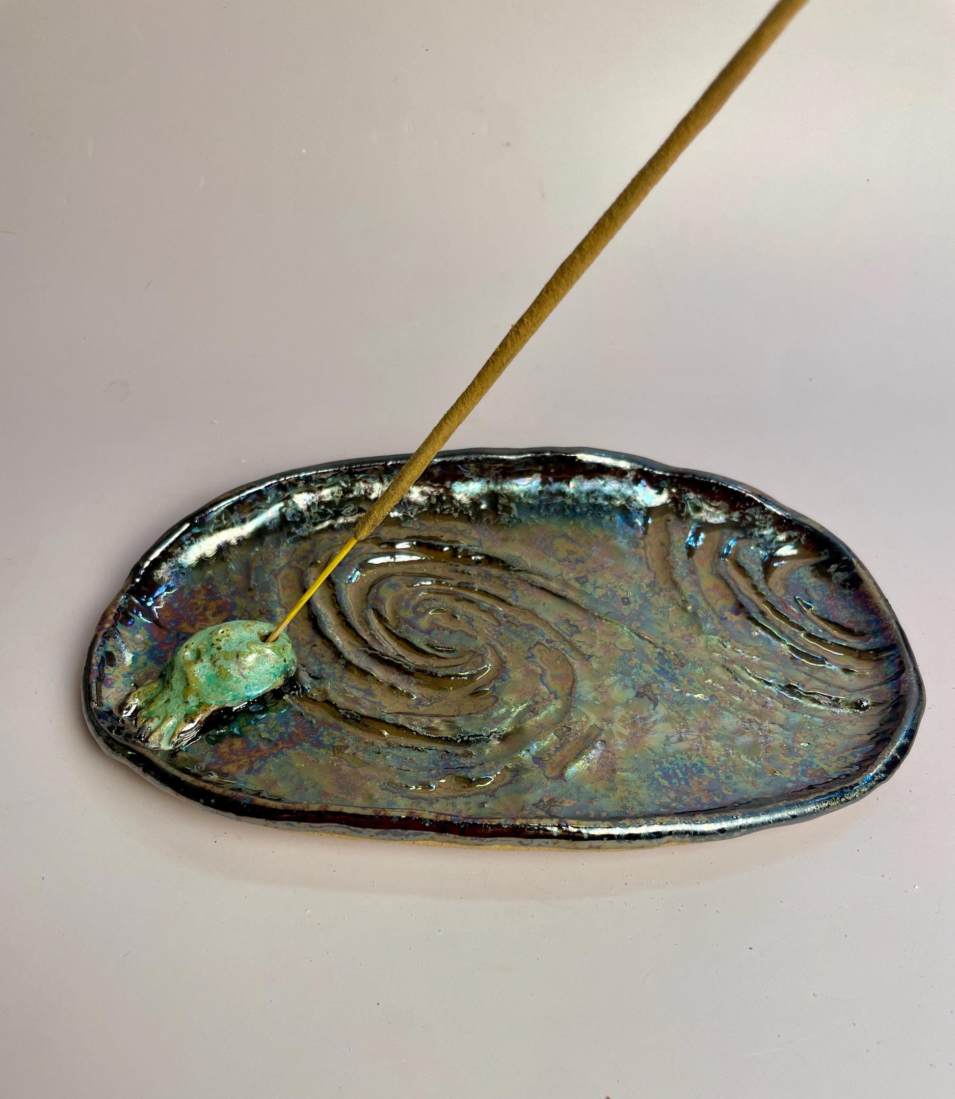 3iAtlas Galaxy Incense Holder — Hand-Formed Cosmic Swirl Dish, Green Comet Sculpture