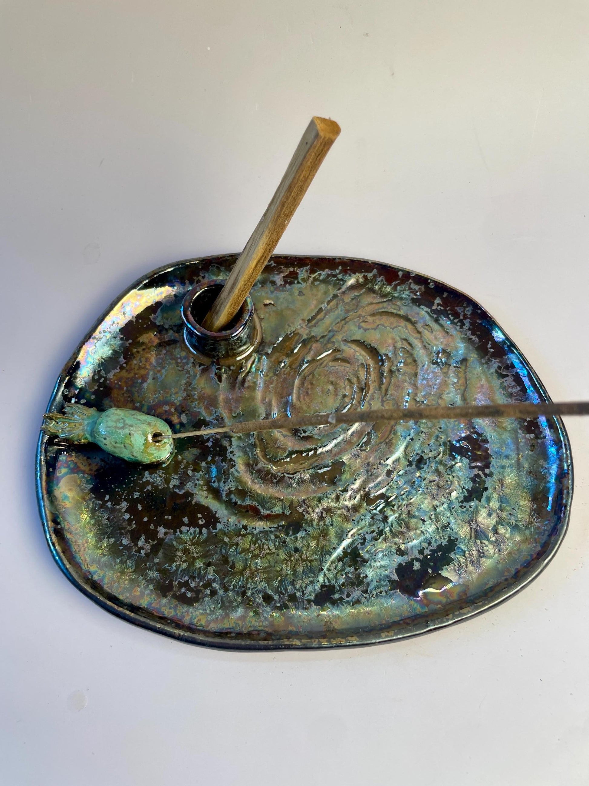 3i Atlas Handmade Ceramic Incense and Palo Santo Hokder Dish – Galaxy Glaze with Green Comet Accent