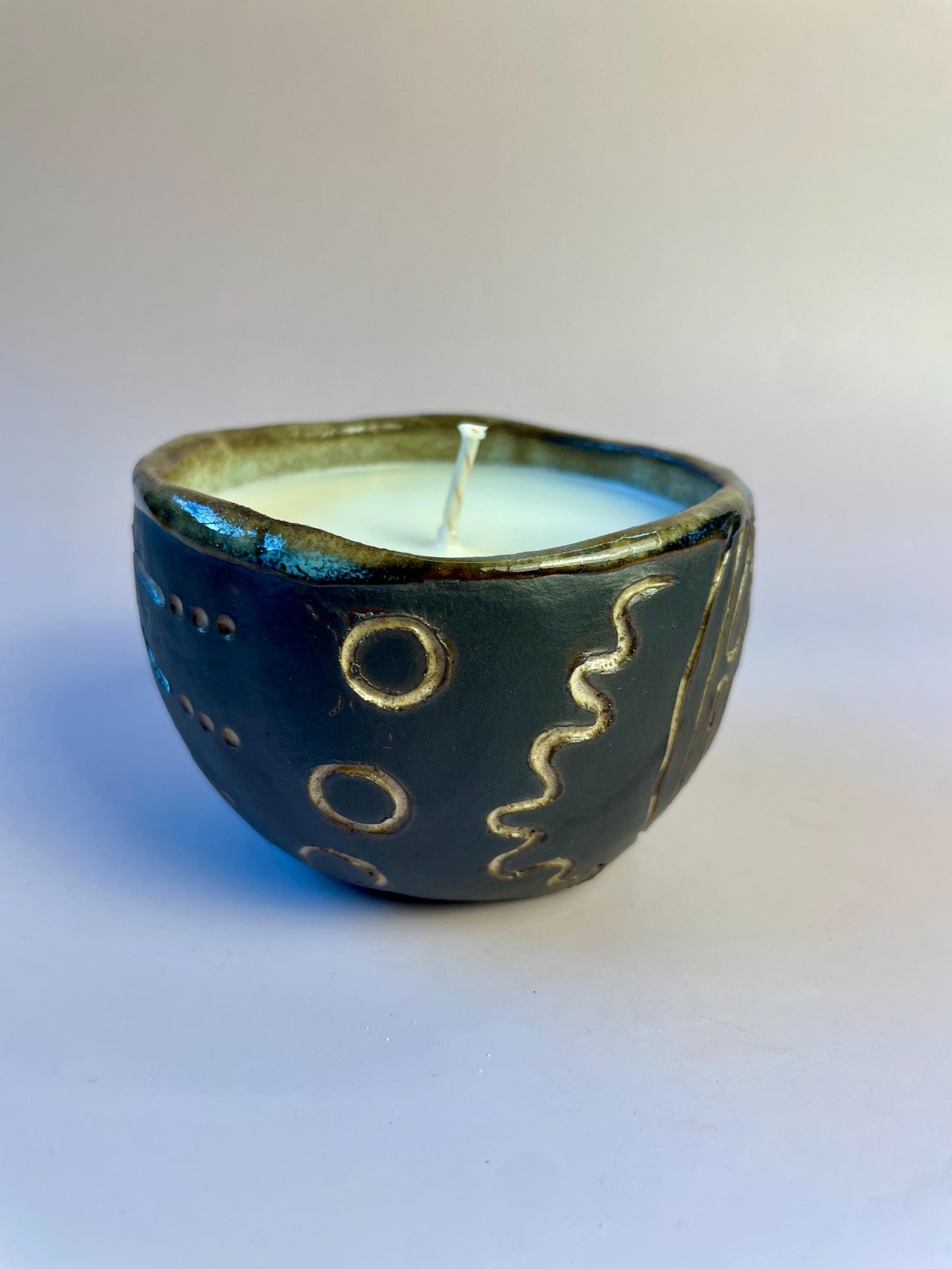 Newgrange-Inspired Ritual Candle – Hand-Carved Dark Clay Vessel, Apricot Wax, Sacred Spiral Symbol | Winter Solstice Edition