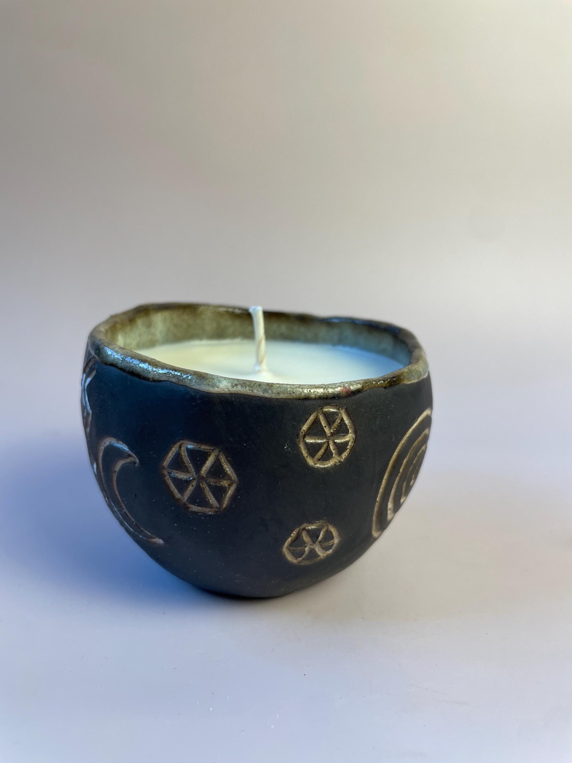 Winter Solstice Candle in Hand Carved Newgrange Vessel – Dark Clay Ritual Candle, Fragrance-Free, Non-Toxic Apricot Wax, Celtic Spiral