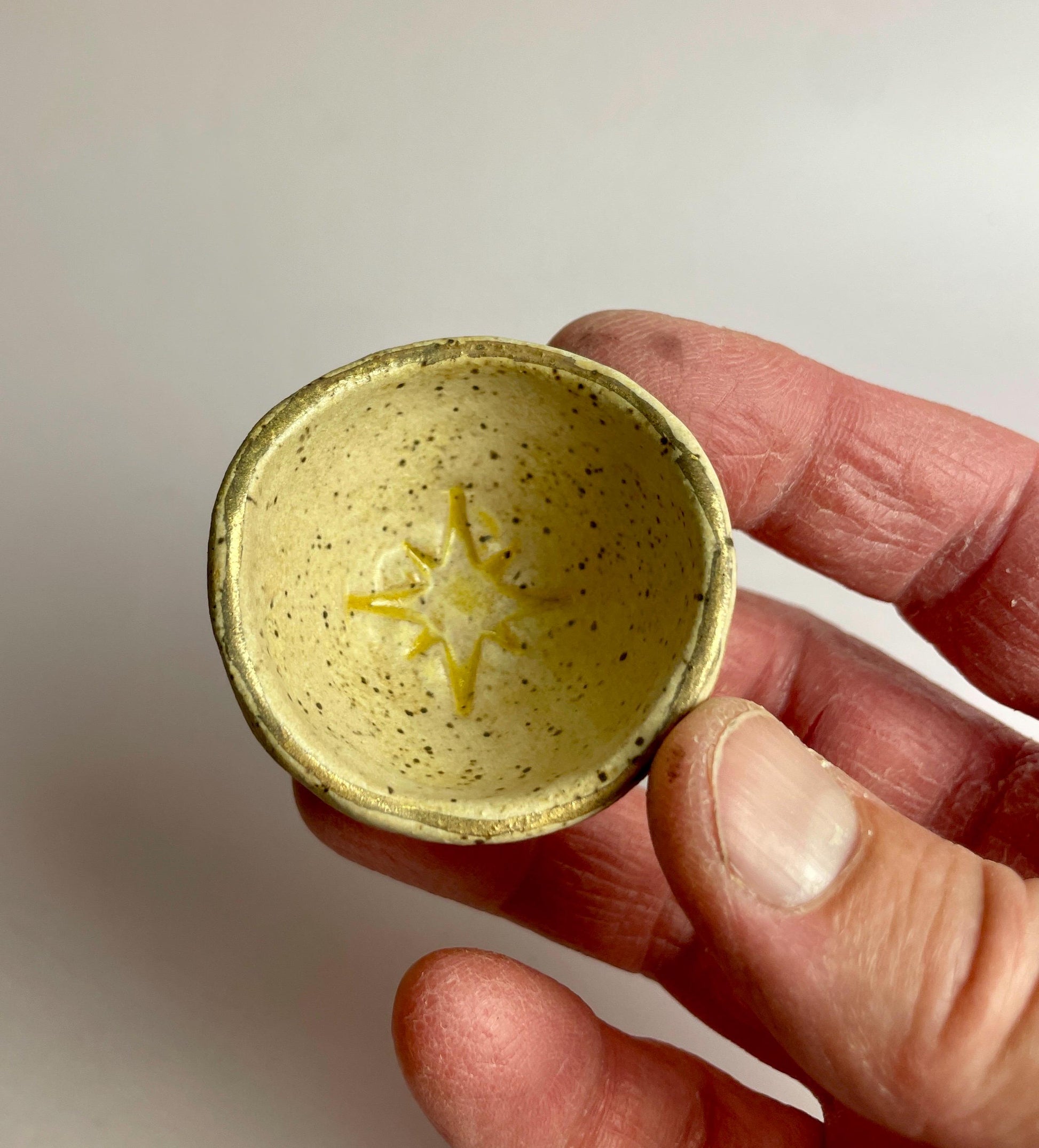 Tiny Star Bowl – Hand-Formed Ceramic Vessel with 8-Ray Impression and Matte Blush Glaze | Gold Luster Rim