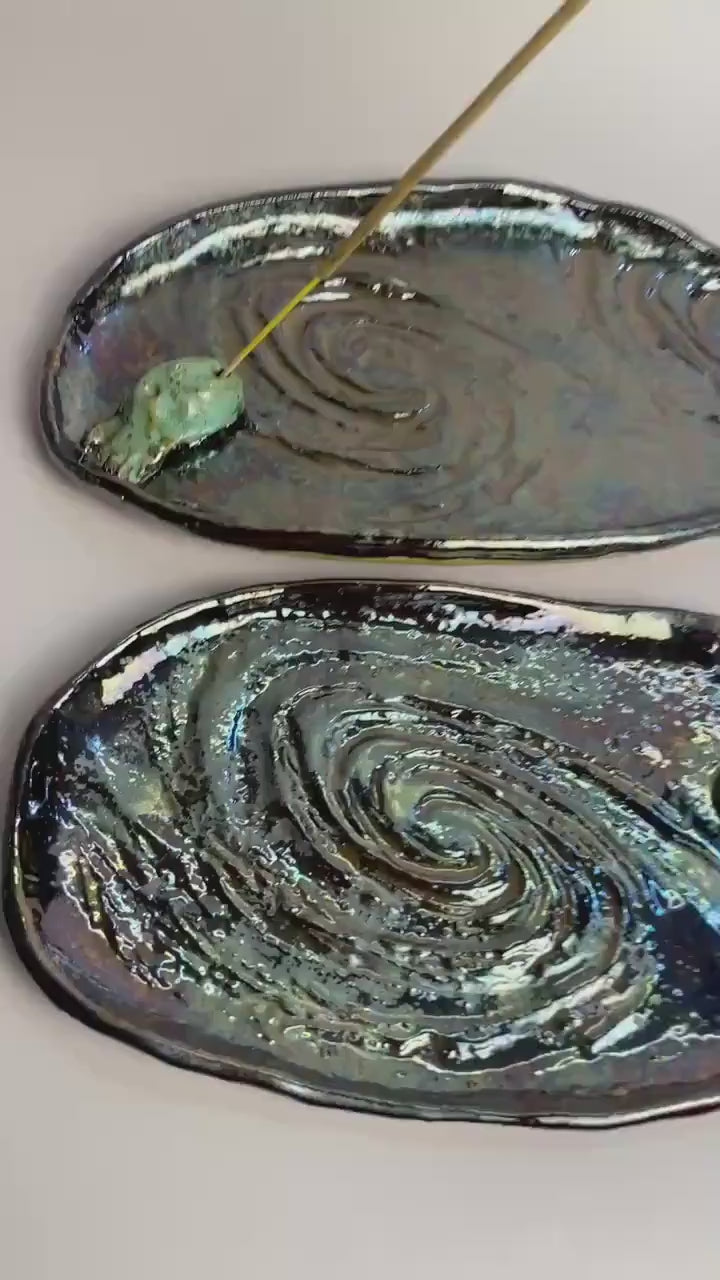 3iAtlas Galaxy Incense Holder — Hand-Formed Cosmic Swirl Dish, Green Comet Sculpture