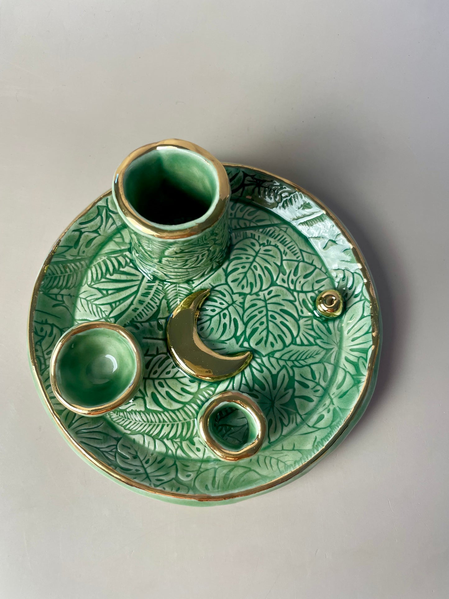 Four Element Ritual Dish with Monstera and Gold Moon