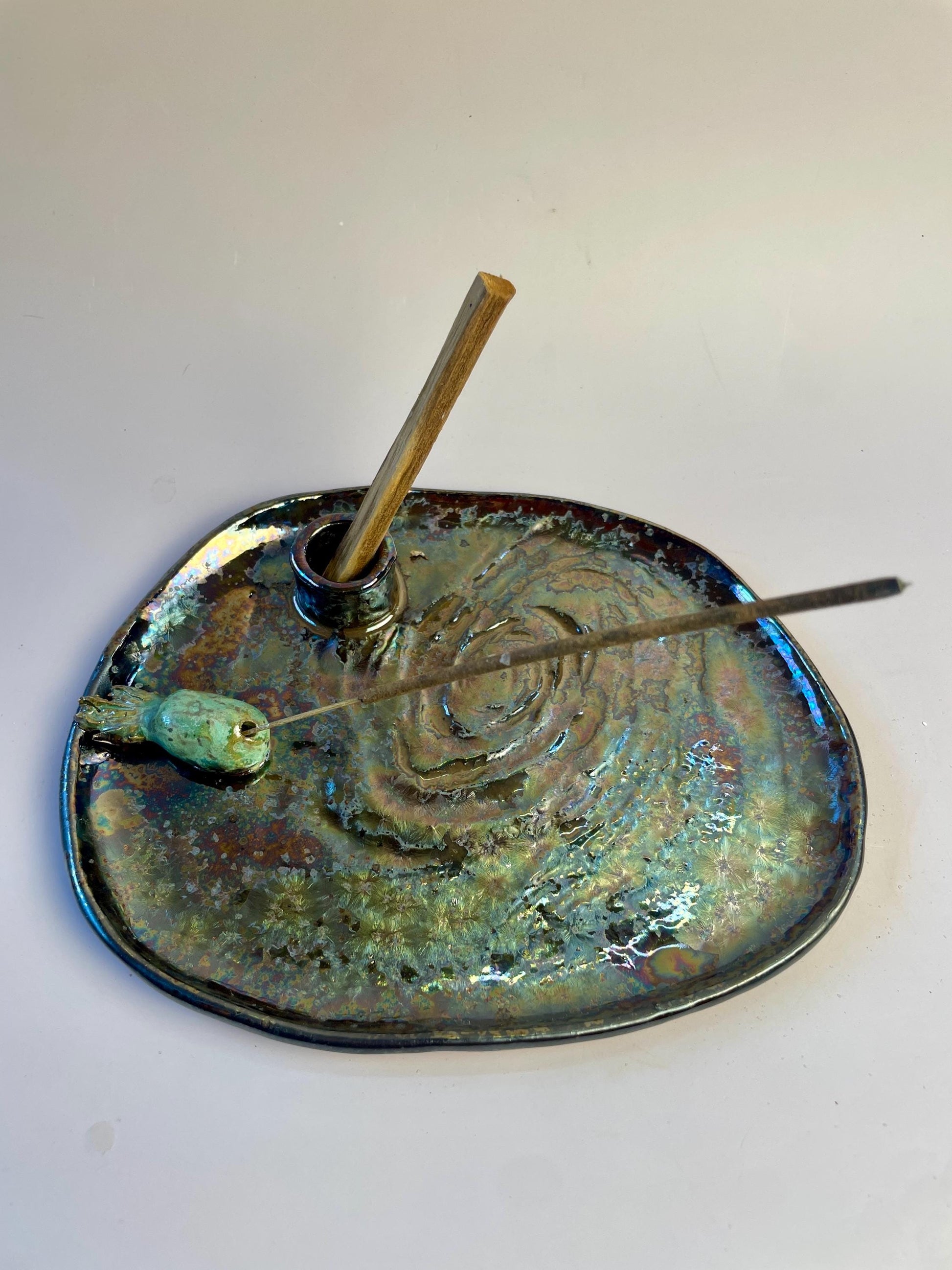 3i Atlas Handmade Ceramic Incense and Palo Santo Hokder Dish – Galaxy Glaze with Green Comet Accent