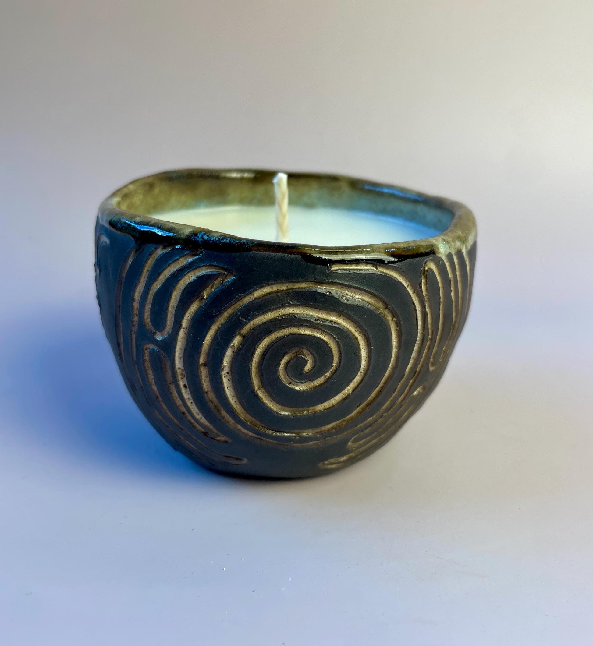 Newgrange-Inspired Ritual Candle – Hand-Carved Dark Clay Vessel, Apricot Wax, Sacred Spiral Symbol | Winter Solstice Edition