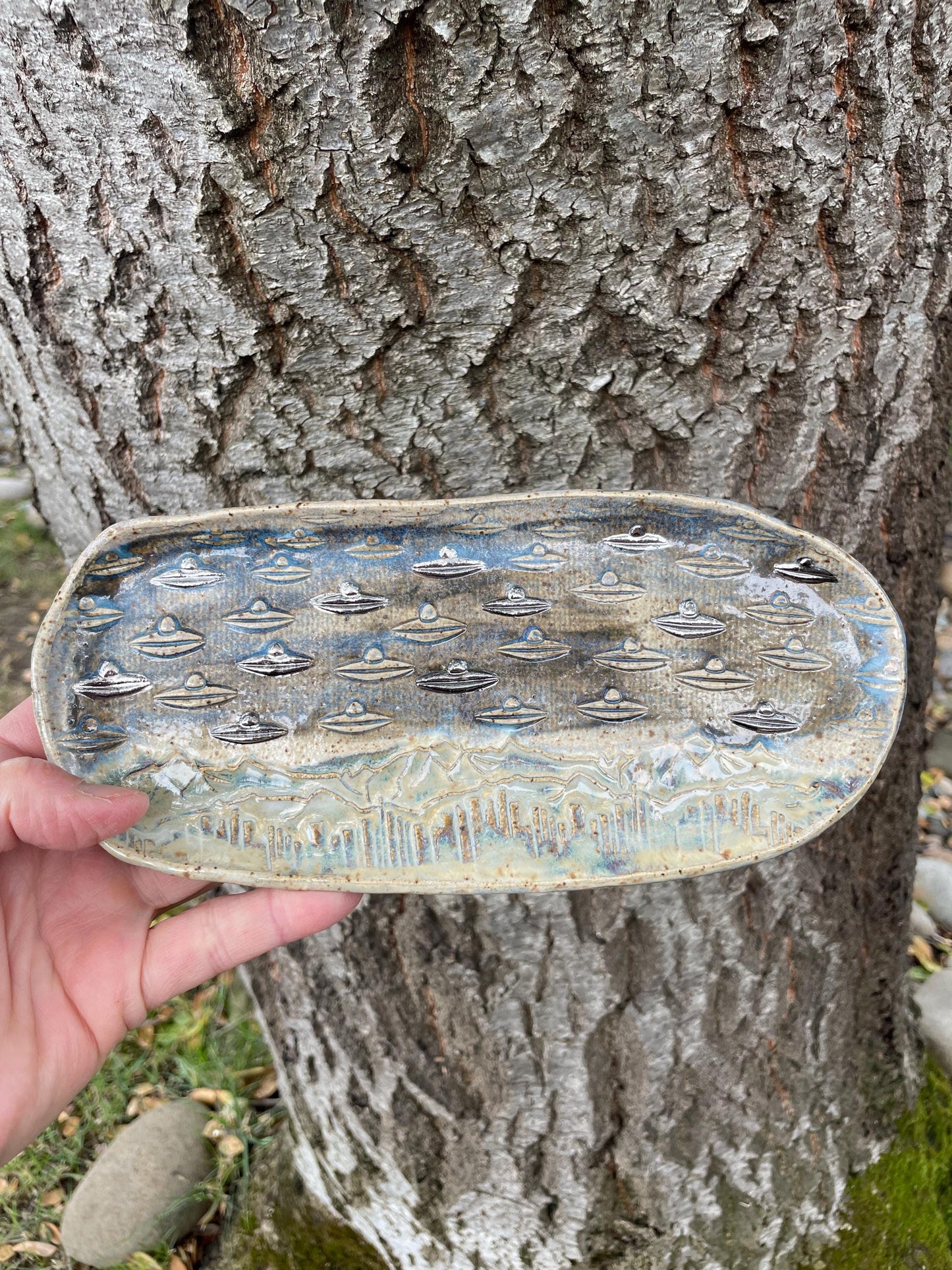 UFO Over the Mountains Ceramic Trinket Dish – Hand-Built Pottery Tray with White Gold Luster | Cosmic Landscape Art | Alien Spaceship Design