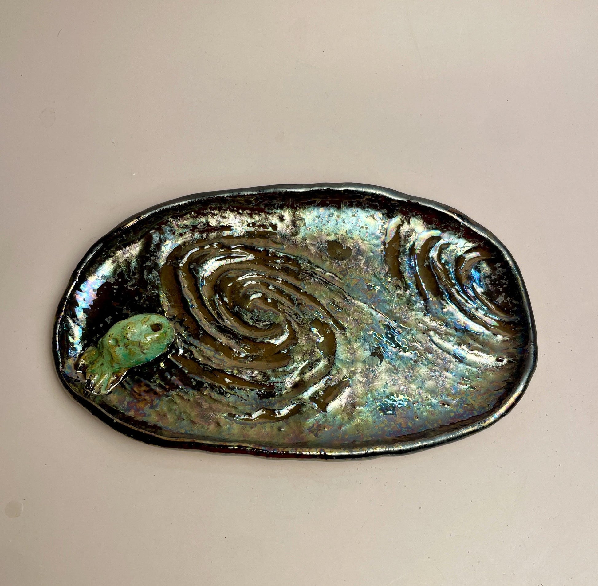 3iAtlas Galaxy Incense Holder — Hand-Formed Cosmic Swirl Dish, Green Comet Sculpture
