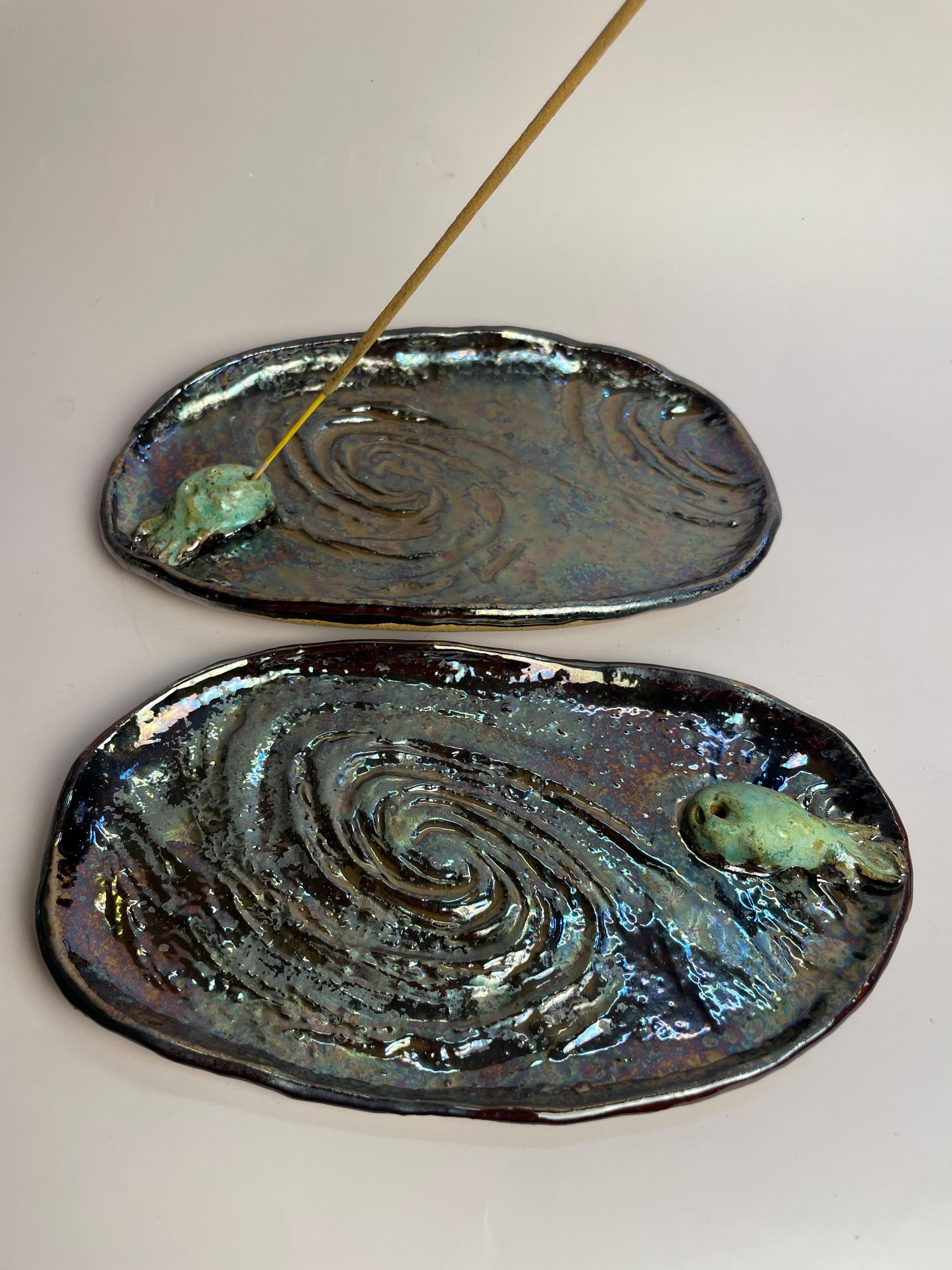 3iAtlas Galaxy Incense Holder — Hand-Formed Cosmic Swirl Dish, Green Comet Sculpture