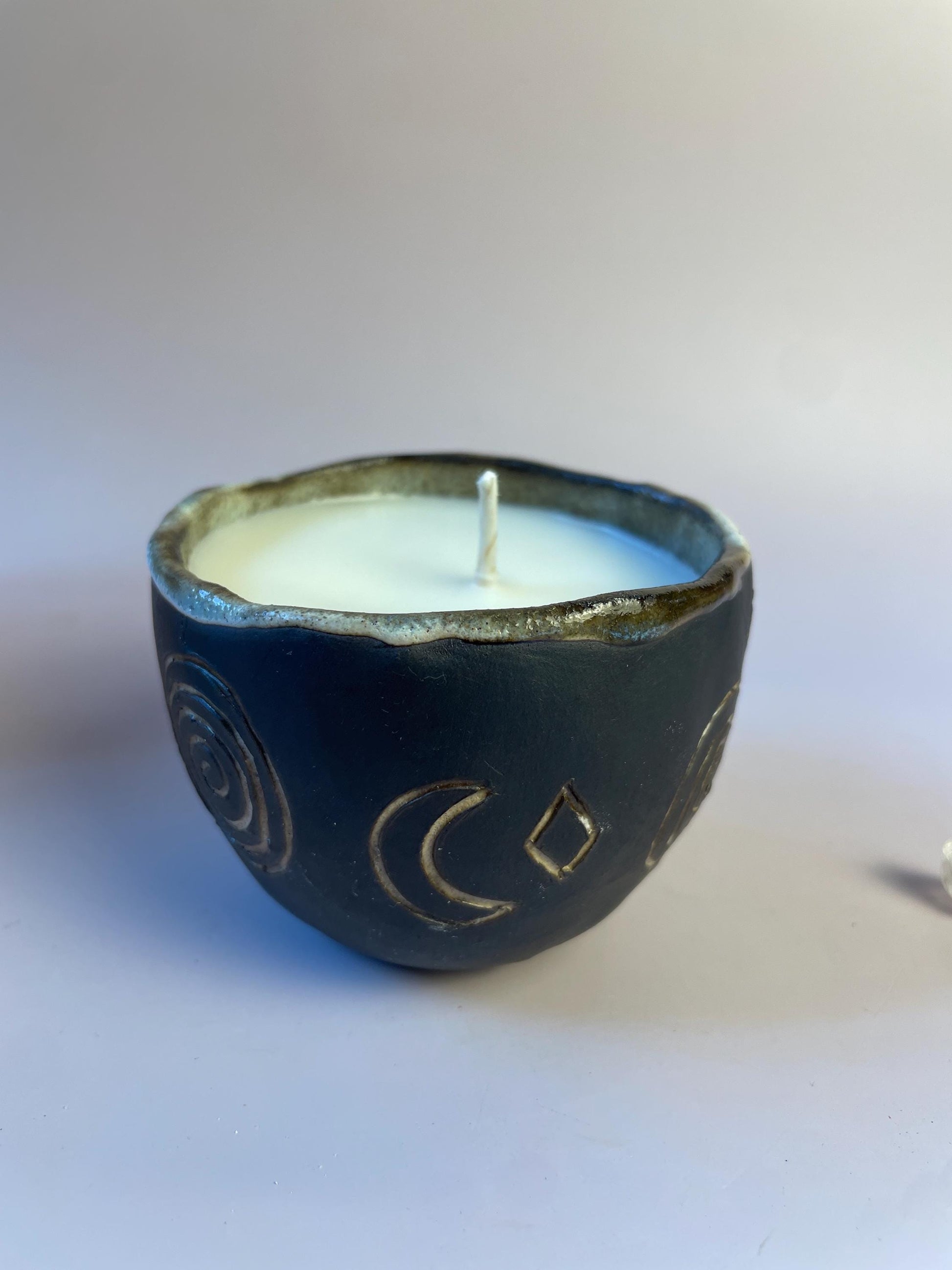 Winter Solstice Candle in Hand Carved Newgrange Vessel – Dark Clay Ritual Candle, Fragrance-Free, Non-Toxic Apricot Wax, Celtic Spiral