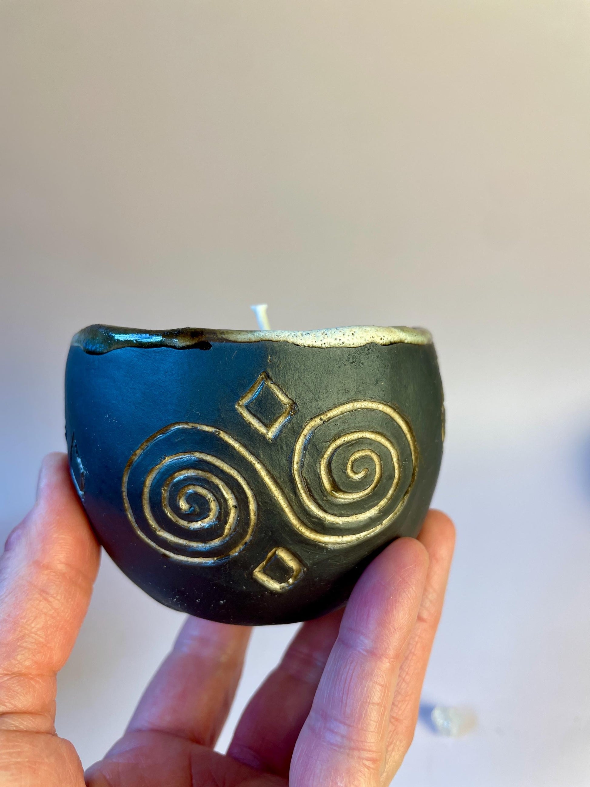 Winter Solstice Candle in Hand Carved Newgrange Vessel – Dark Clay Ritual Candle, Fragrance-Free, Non-Toxic Apricot Wax, Celtic Spiral