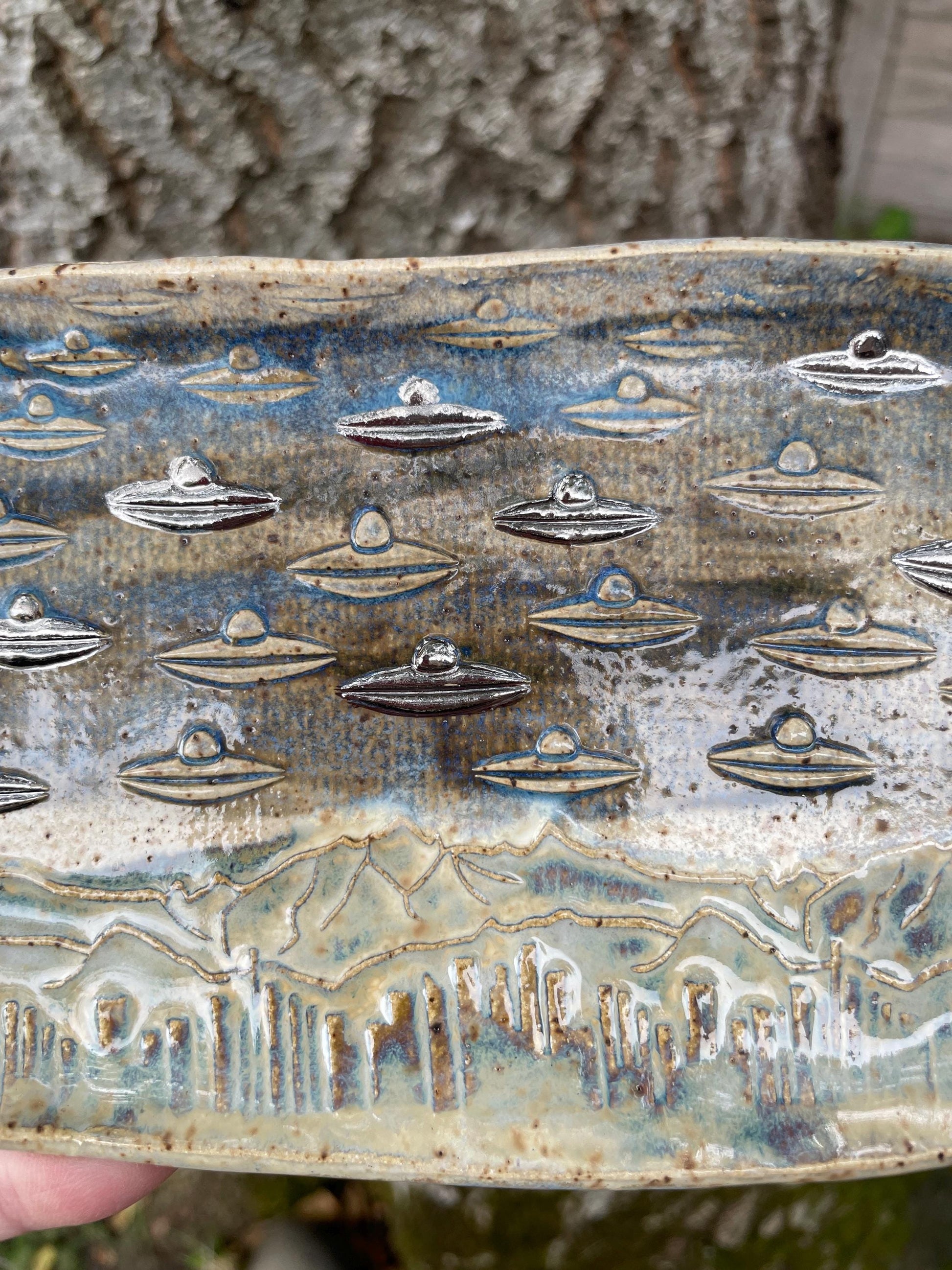 UFO Over the Mountains Ceramic Trinket Dish – Hand-Built Pottery Tray with White Gold Luster | Cosmic Landscape Art | Alien Spaceship Design