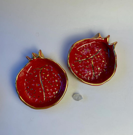 Sacred Pomegranate Offering Bowl — Hand-Pinched Honey Clay with Gold Luster Rim and Seeds